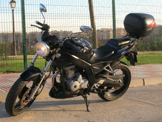 Motocicleta Daelim Roadwin 125