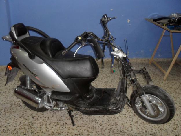 Vendo kymco grandrink (golpe frontal)