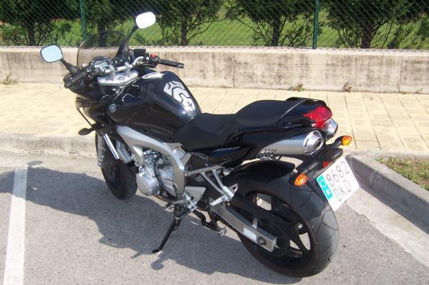 Vendo moto facer 600cc color negro impecable