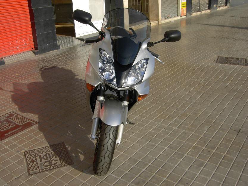 Honda vfr 800 v-tech