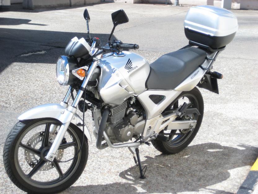Gran oportunidad. Moto Honda CBF 250 C.C. impecable por 1.850 € en Madrid