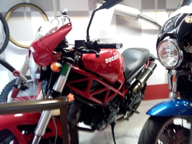 Ducati 695 MONSTER