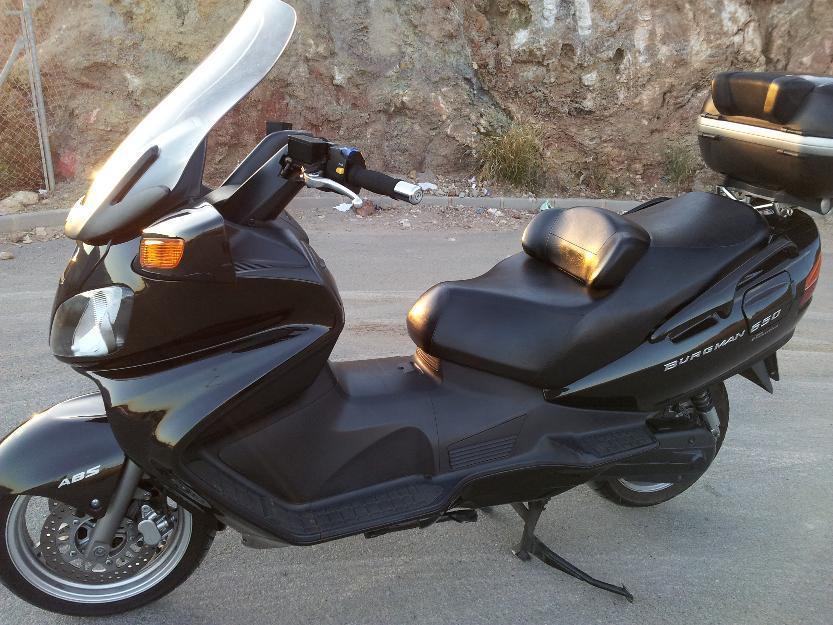 Se vende Motocicleta Suzuki Burgman 650 por 2.800 euros. es una gran ocasion.